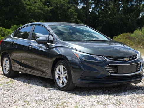 Used 2018 Chevrolet Cruze LT w/ Convenience Package FWD image 15