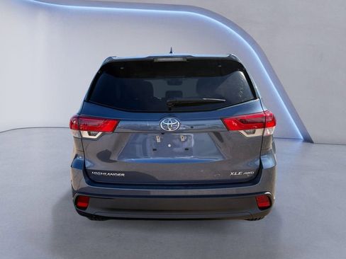 Used 2018 Toyota Highlander XLE image 4
