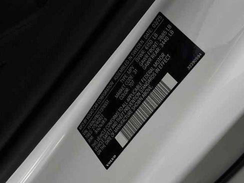 Certified 2025 Volvo XC90 B6 Plus image 41