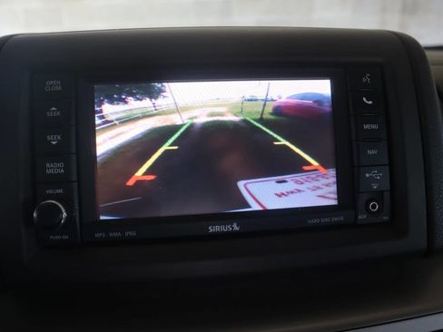 Used 2012 Volkswagen Routan SEL FWD image 39