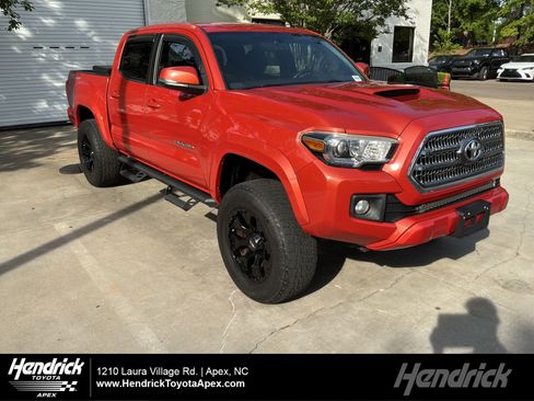 Used 2016 Toyota Tacoma TRD Sport w/ Towing Package image 1