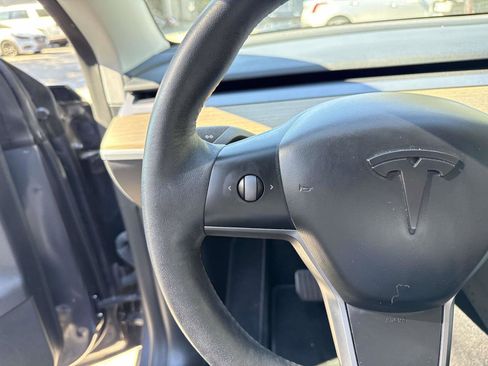 Used 2023 Tesla Model Y Long Range image 30