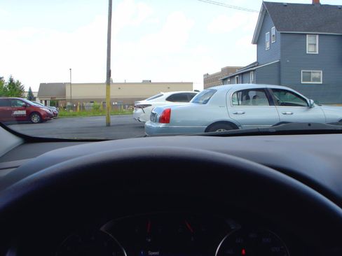 Used 2023 GMC Acadia SLE w/ Driver Convenience Package AWD/4WD image 17