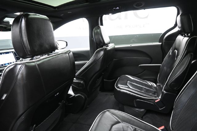 Used 2025 Chrysler Pacifica Limited FWD image 24