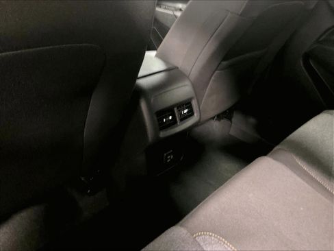 Used 2023 Chevrolet Equinox LT image 27