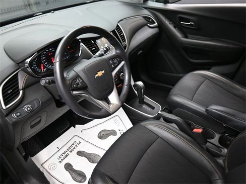 Used 2019 Chevrolet Trax LT w/ LT Convenience Package image 12