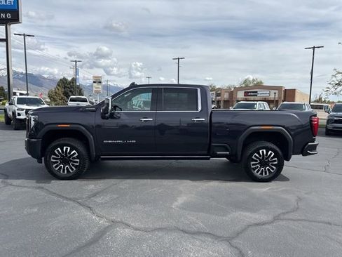 Used 2025 GMC Sierra 2500 Denali Ultimate w/ Max Trailering Package AWD/4WD image 4