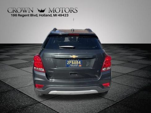 Used 2019 Chevrolet Trax LT w/ LT Convenience Package FWD image 4