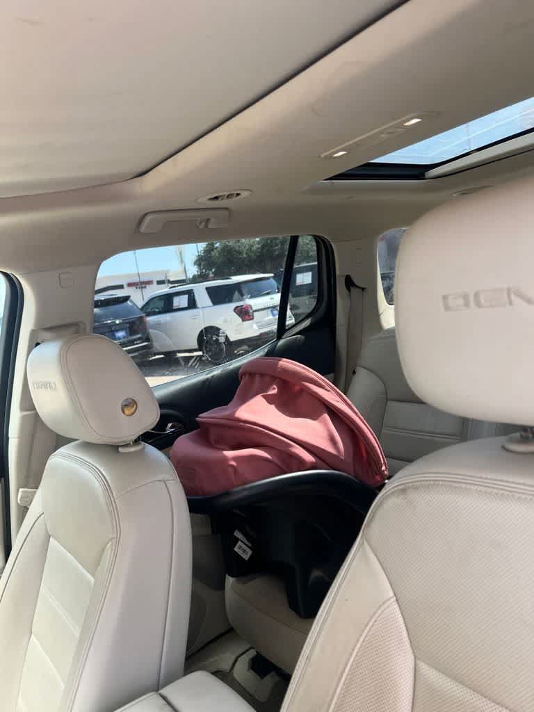 Used 2020 GMC Acadia Denali w/ Technology Package FWD image 4