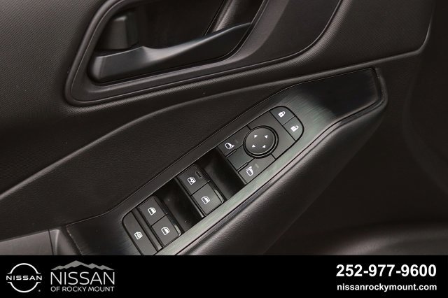 Used 2024 Nissan Rogue S AWD/4WD image 11