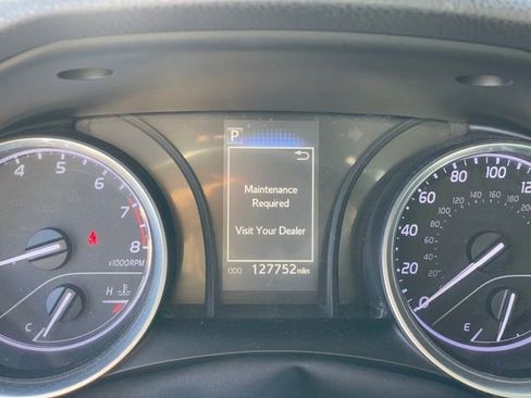 Used 2018 Toyota Camry L image 17