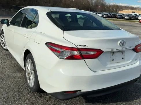 Used 2018 Toyota Camry LE image 2