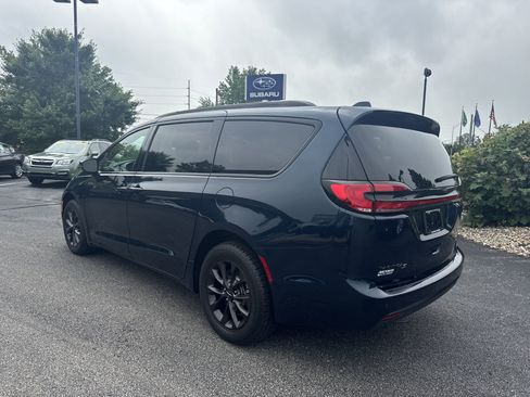 Used 2022 Chrysler Pacifica Touring-L w/ S Appearance Package AWD/4WD image 15