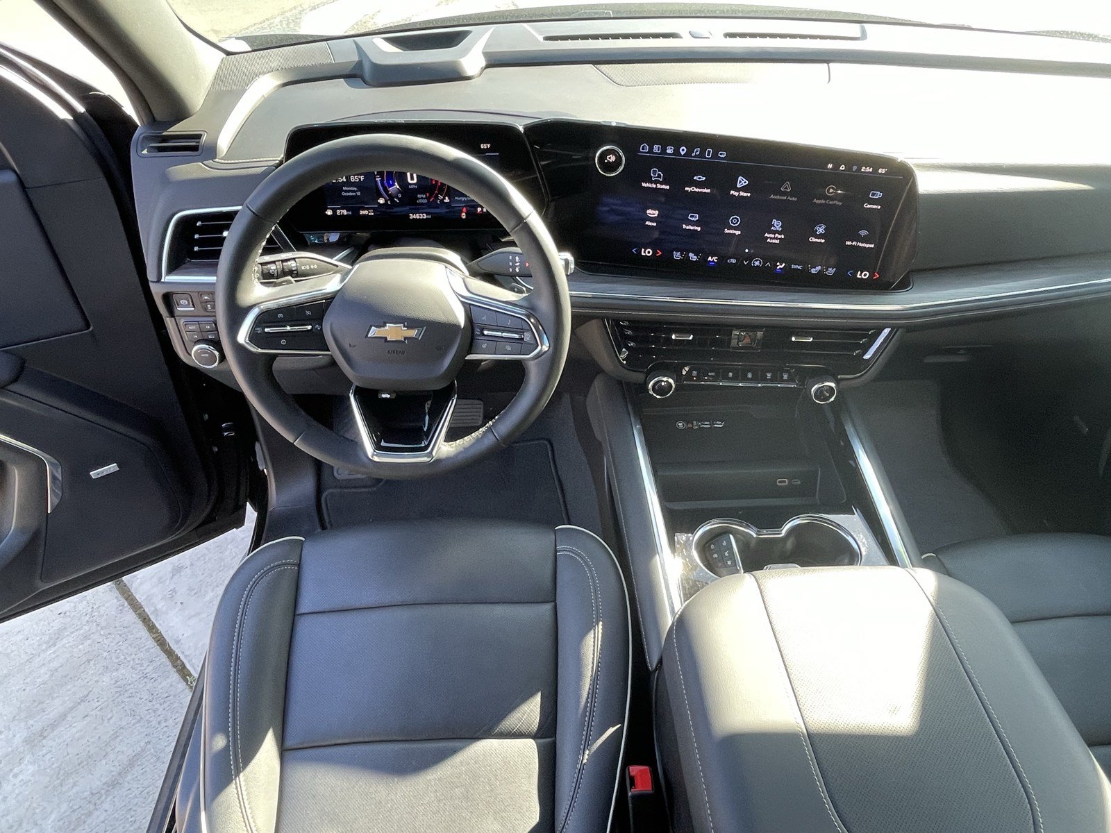 Used 2025 Chevrolet Suburban Premier AWD/4WD image 12
