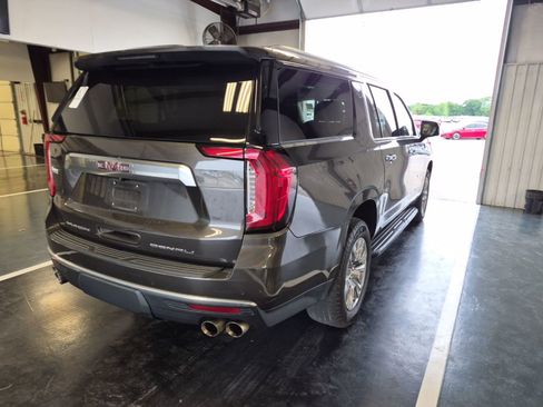 Used 2021 GMC Yukon XL Denali AWD/4WD image 3
