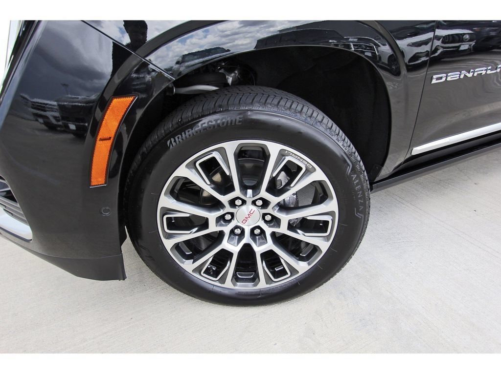 Used 2026 GMC Yukon XL Denali w/ Sun & Power Step Package AWD/4WD image 32