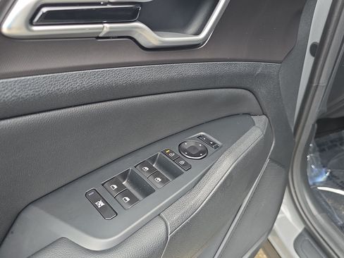 Certified 2026 Kia Sportage EX FWD image 20