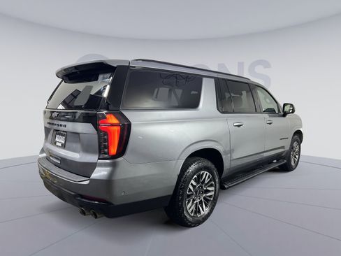 Used 2025 Chevrolet Suburban Z71 image 7