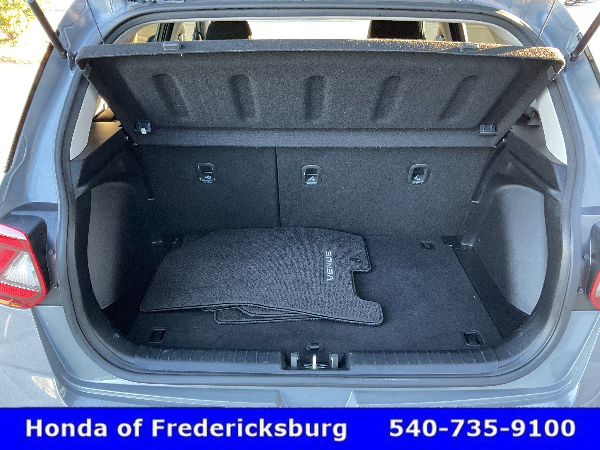 Used 2023 Hyundai Venue SE FWD image 20
