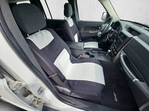 Used 2011 Jeep Liberty Renegade w/ Trailer Tow Class III Group image 13