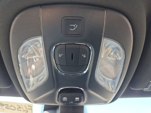 Used 2025 Jeep Compass Latitude w/ Sun & Sound Group image 27