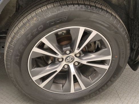 Used 2018 Toyota Highlander LE w/ Protection Package #3 image 31