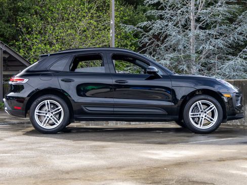 Certified 2025 Porsche Macan AWD/4WD image 12