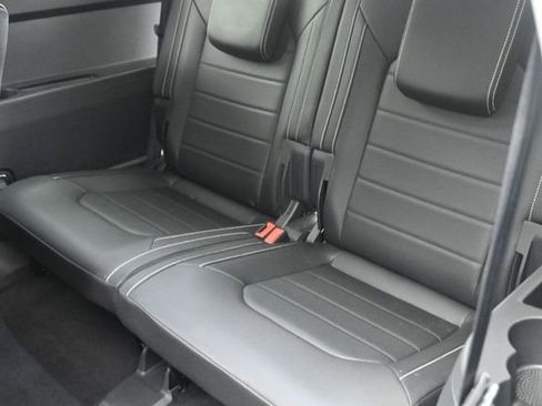 Used 2025 Volkswagen Atlas SEL AWD/4WD image 19