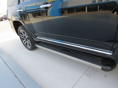 Used 2021 Toyota 4Runner Limited image 9