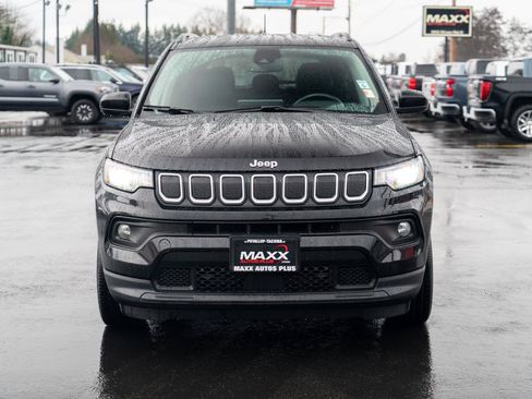 Used 2022 Jeep Compass Latitude AWD/4WD image 3