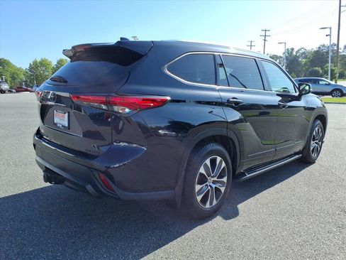 Used 2021 Toyota Highlander XLE AWD/4WD image 4