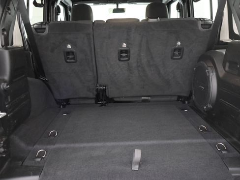Used 2022 Jeep Wrangler Unlimited Sahara w/ LED Lighting Group AWD/4WD image 25