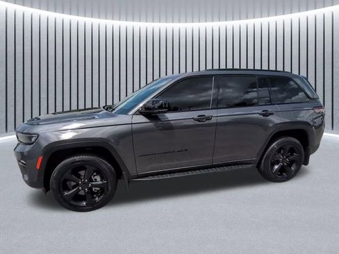 Used 2024 Jeep Grand Cherokee L Altitude AWD/4WD image 5