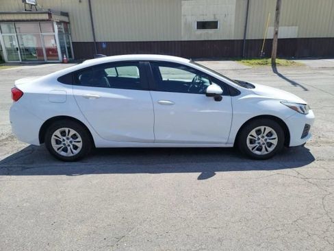 Used 2019 Chevrolet Cruze LS FWD image 4