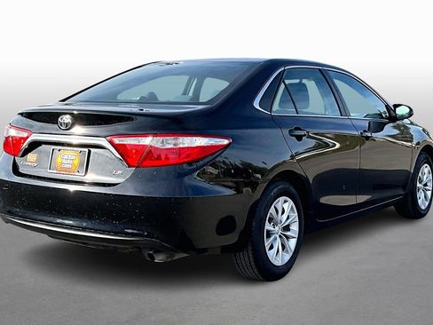 Used 2017 Toyota Camry LE image 2