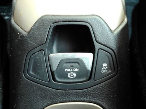 Used 2017 Jeep Renegade Latitude w/ Cold Weather Group AWD/4WD image 42