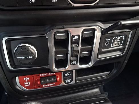 Used 2021 Jeep Wrangler Unlimited Rubicon w/ Cold Weather Group AWD/4WD image 24