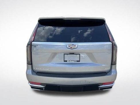 Used 2024 Cadillac Escalade Premium Luxury AWD/4WD image 8