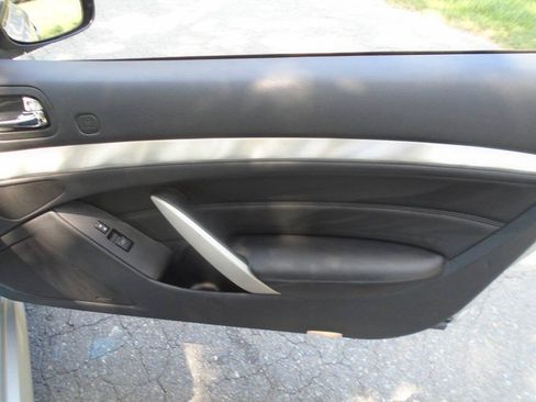 Used 2013 INFINITI G37 Convertible w/ Premium Pkg RWD image 16