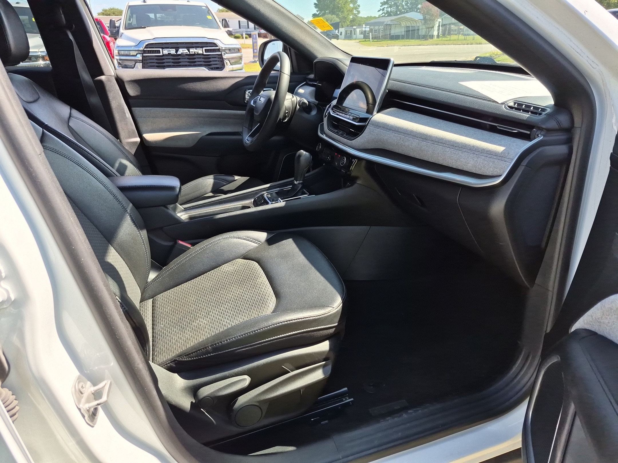 Used 2024 Jeep Compass Latitude AWD/4WD image 22