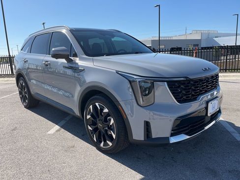 Used 2025 Kia Sorento SX image 3