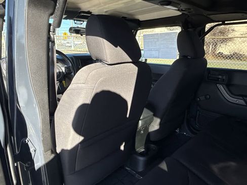Used 2018 Jeep Wrangler Unlimited Sport w/ Connectivity Group image 13