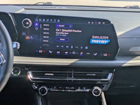 Used 2025 Chevrolet Traverse LT image 16