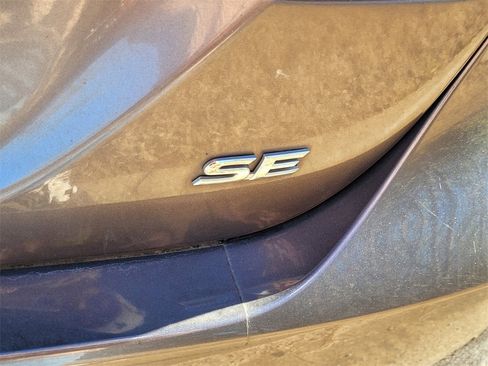 Used 2022 Toyota Camry SE image 7