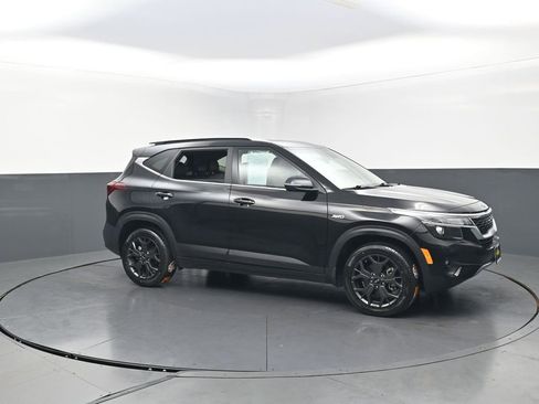 Used 2021 Kia Seltos EX AWD/4WD image 11