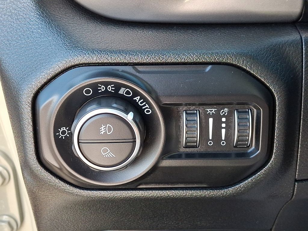 Used 2020 Jeep Gladiator Overland AWD/4WD image 28