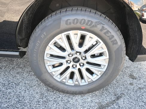 New 2027 Ford Expedition Platinum w/ Driver's Package RWD image 13