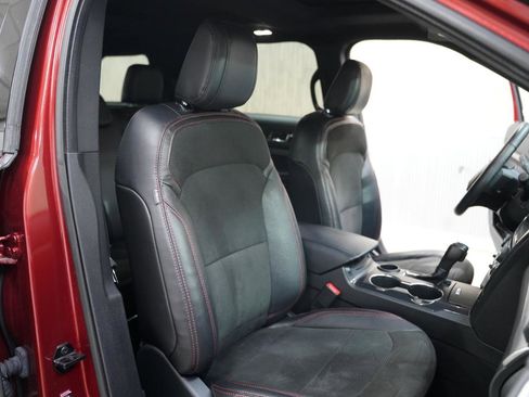 Used 2018 Ford Explorer XLT w/ Equipment Group 202A image 29