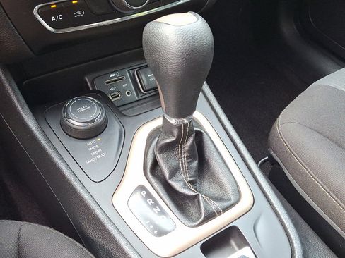 Used 2017 Jeep Cherokee Latitude w/ Cold Weather Group image 30