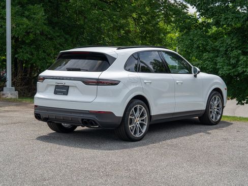 Certified 2023 Porsche Cayenne S AWD/4WD image 7